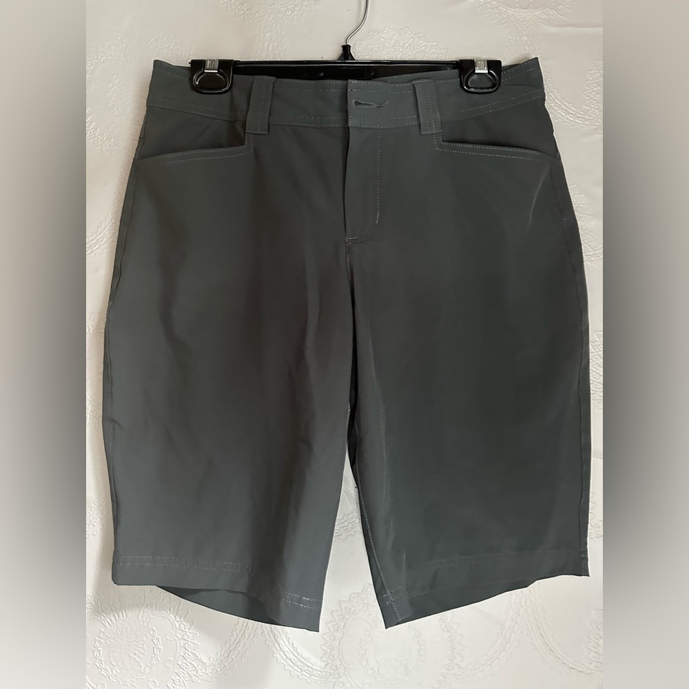 Eddie Bauer. Women’s shorts size 6.